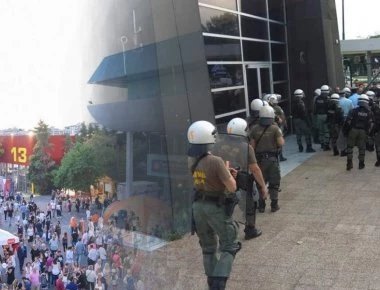 Πολιορκία του ΣΥΡΙΖΑ από οπαδούς του ΠΑΟΚ στη ΔΕΘ για την εκχώρηση της Μακεδονίας - Πέτρες και χημικά